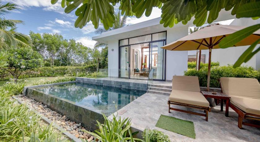 RIVIERA CAM RANH RESORT