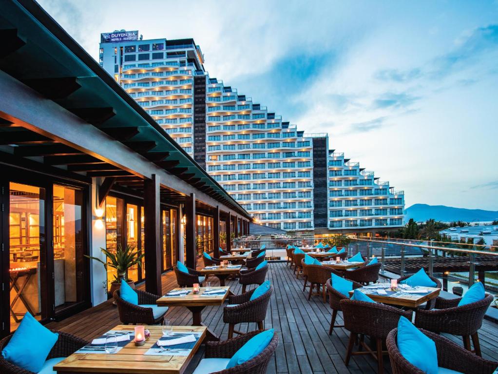 DUYÊN  HÀ RESORT CAM RANH