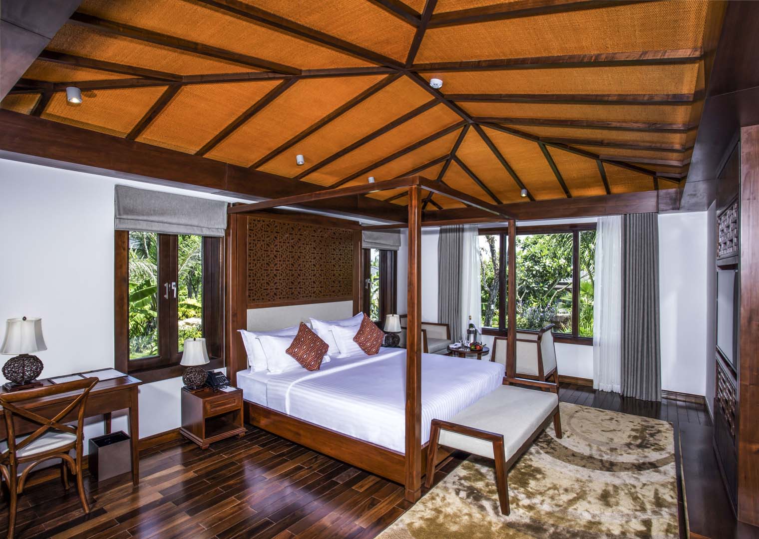DUYÊN  HÀ RESORT CAM RANH