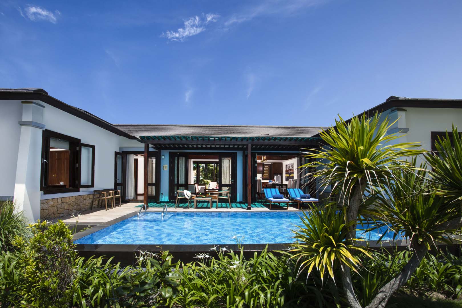 DUYÊN  HÀ RESORT CAM RANH
