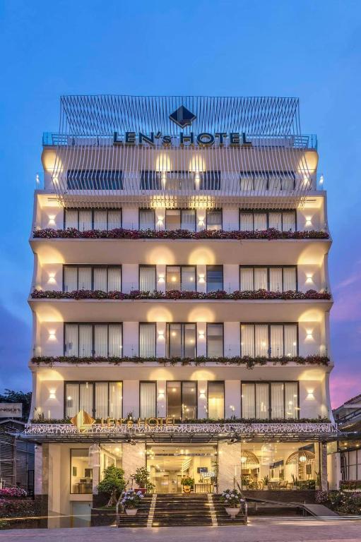 LEN’S HOTEL